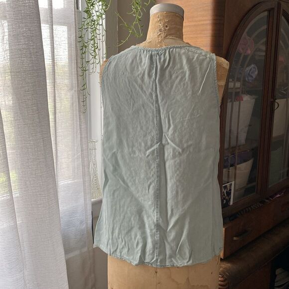 Old Navy Embroidered Tank Top Size Medium - Picture 3 of 5